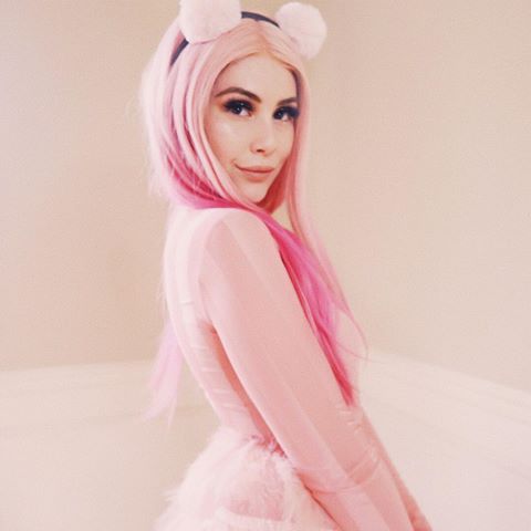 Are you {*🦄LEAH ASHE🦄*} IAMSANNA😜 or 👽CYBER NOVA👽