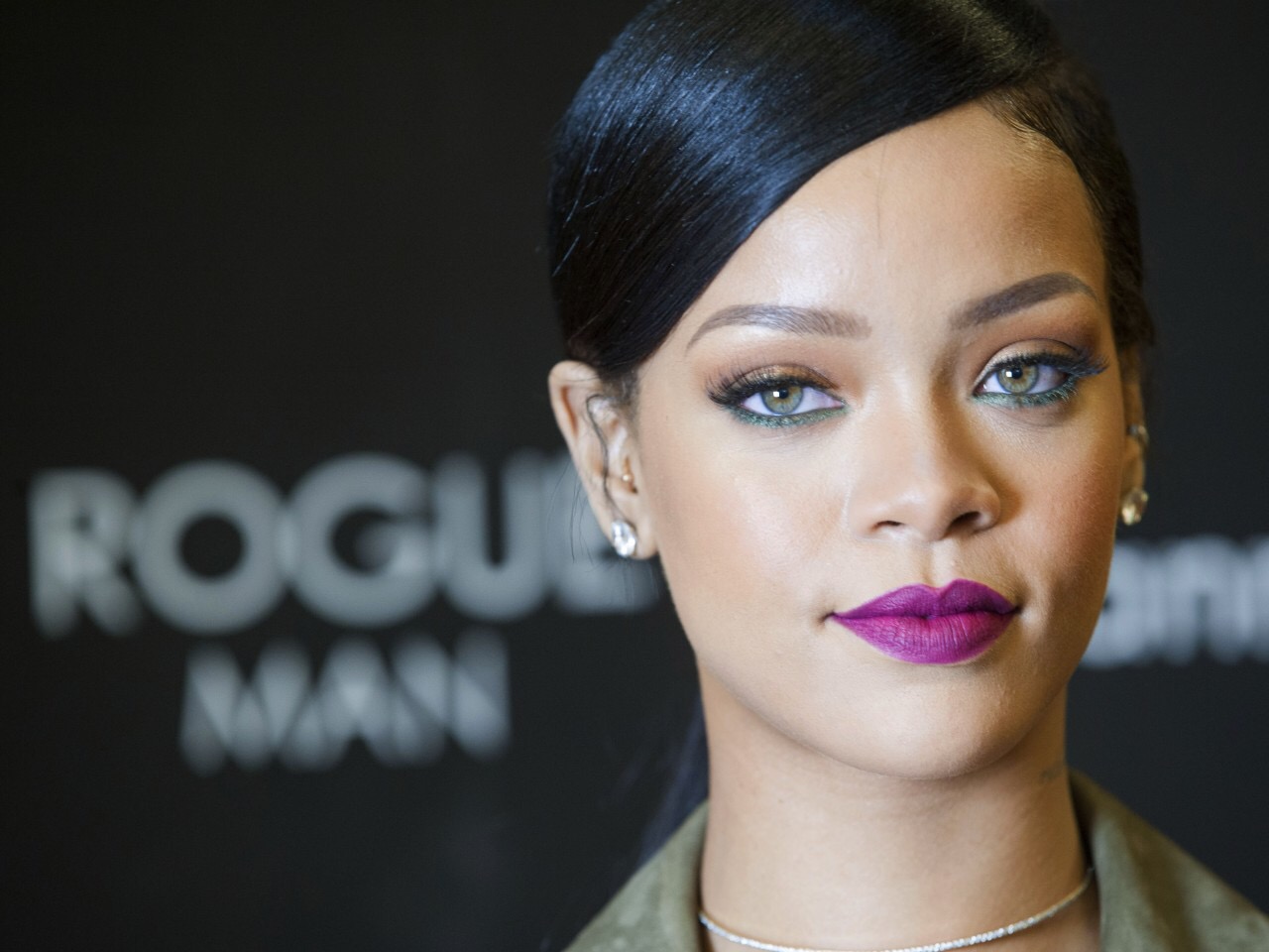 Do you think Rhianna would date U?