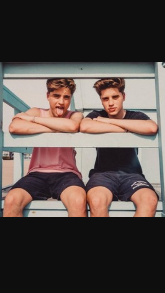 Can you tell  the Martinez Twins apart?