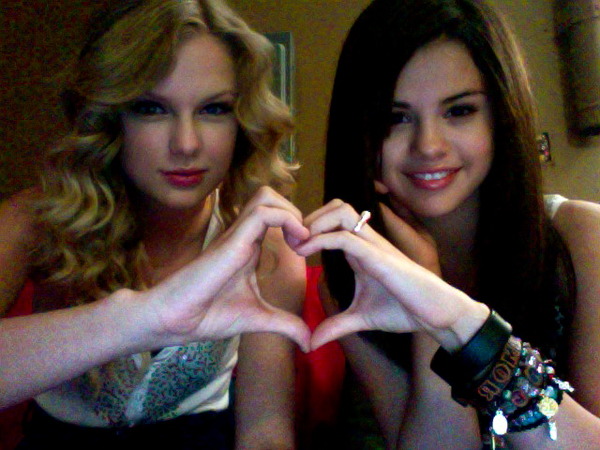 :) WHO WOULD BE YOUR CELEBRITY BFF? :)