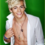 Could u date ROSS LYNCH