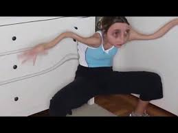 HOW WELL DO U KNOW Emma Chamberlain