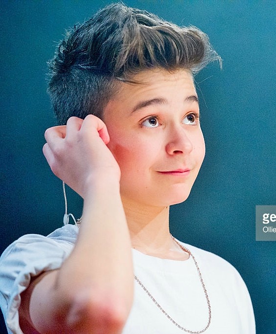 how much do you know about leondre devries