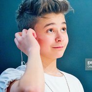 how much do you know about leondre devries