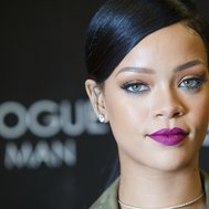 Do you think Rhianna would date U?